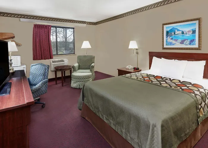 Super 8 By Wyndham Greenville